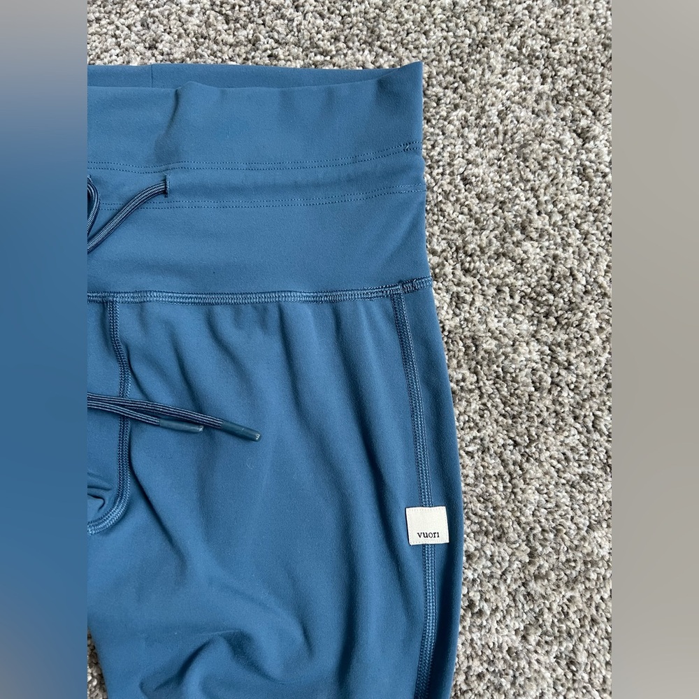Vuori Daily Legging - French Blue - Picture 5 of 5